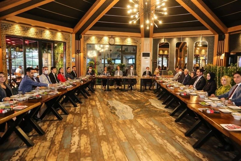 Görev yerleri değişen mülki idare amirlerine veda
