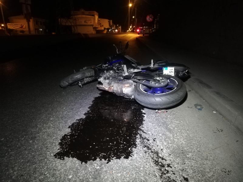 İzmir’de kaldırıma çarpan motosiklet metrelerce sürüklendi: 1 ölü, 1 yaralı
