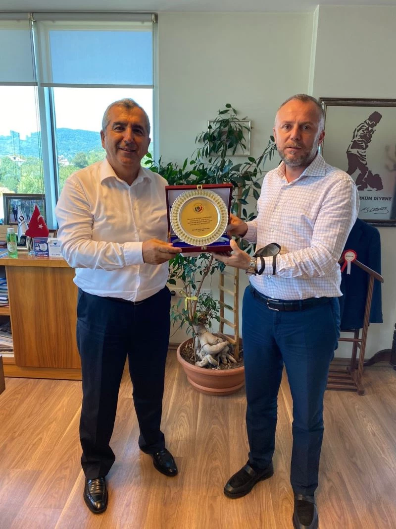 TSO Başkanı Keleş’ten Tatoğlu’na plaket
