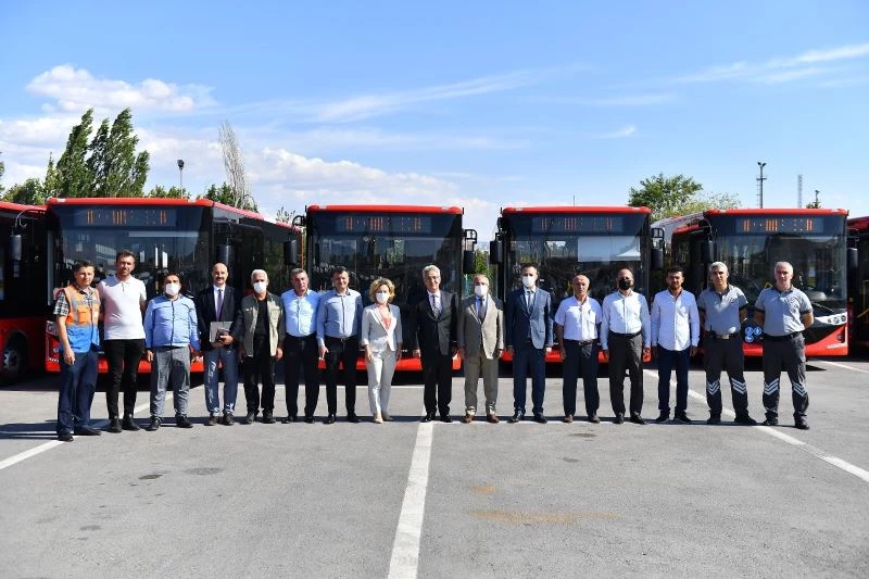 Başkentin 19 yeni otobüsü servis vermeye başladı
