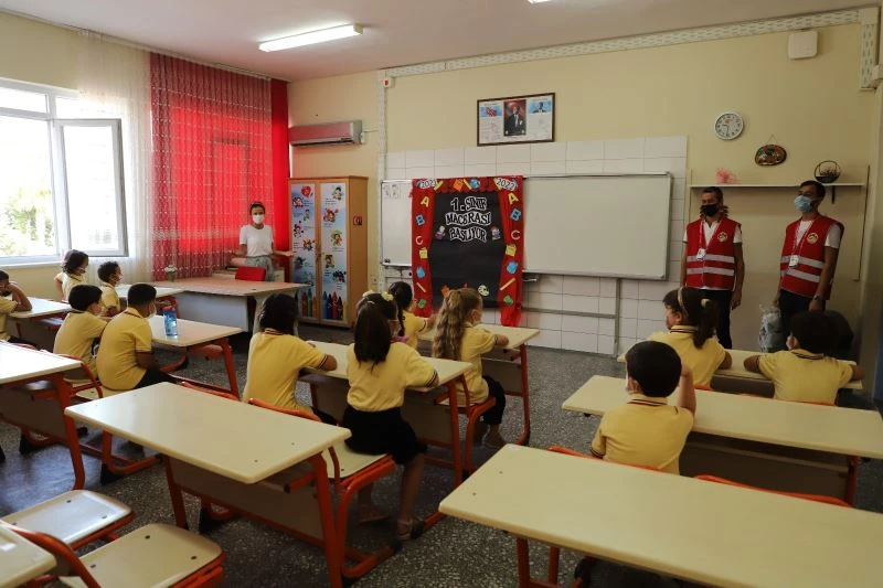 Alanya’da 12 bin dezenfeksiyon kiti okullara dağıtılıyor
