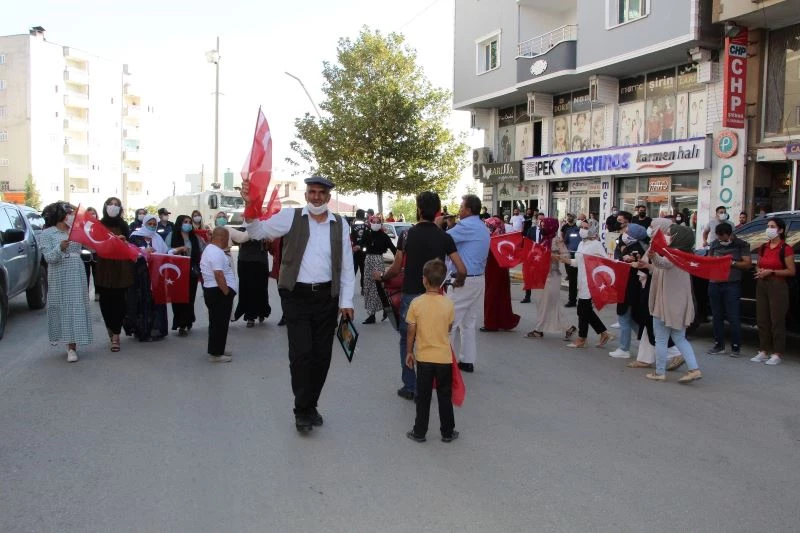 Şırnak annelerinden HDP önünde kutlamalı eylem
