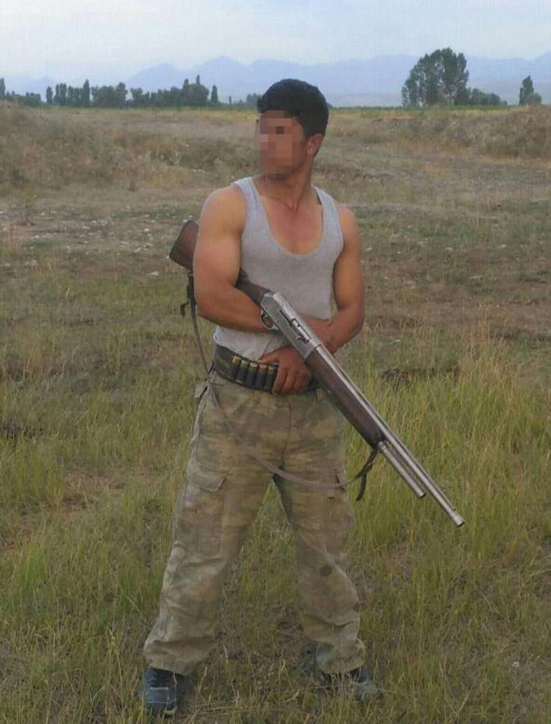 Kardeşini domuz zannedip öldürdü, vicdan azabından kendisini de vurdu