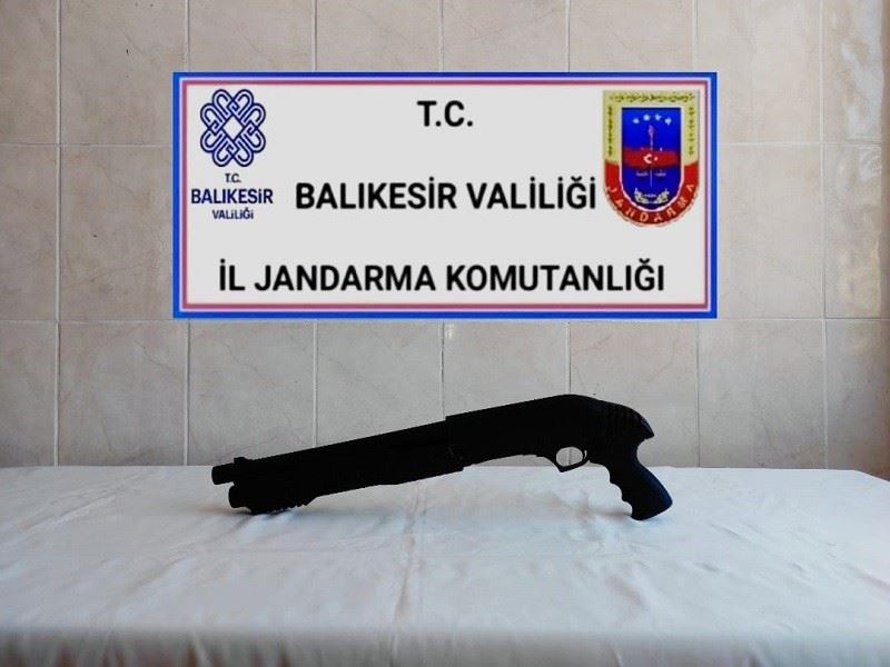 Aranan 10 şahıs Jandarma tarafından yakalanarak gözaltına alındı