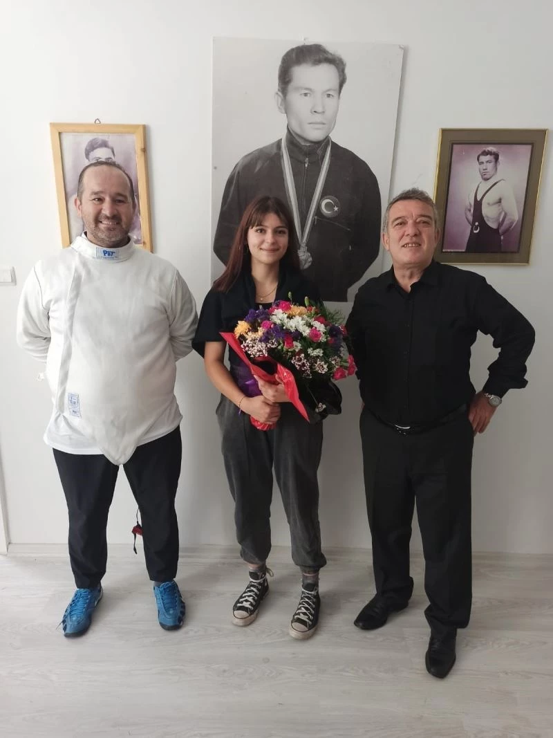 Eskişehir’de ‘5’nci Geleneksel Osman Zeki Özden Eskrim Şenliği’
