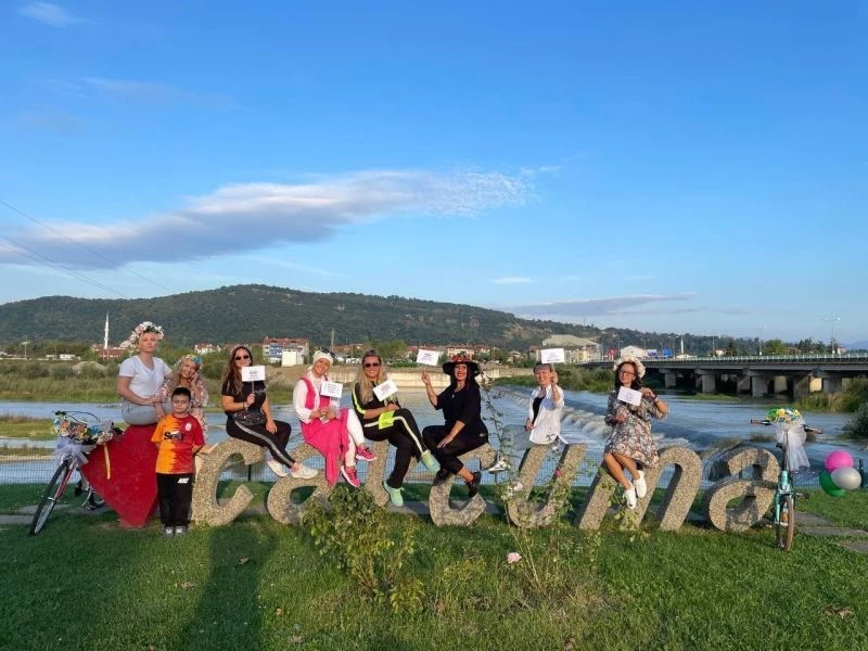 ’Süslü kadınlar’, pedal çevirerek farkındalığa dikkat çekti
