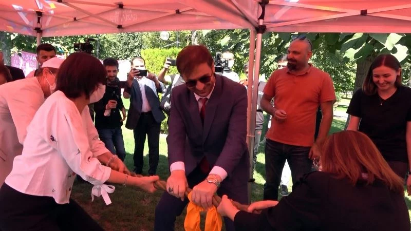 Başkan Şahin, AB Türkiye Delegasyon Başkanı Meyer-Landrut’u halat çekme yarışmasında dize getirdi
