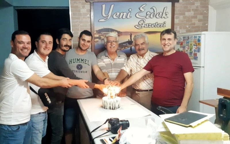 Oyuncu Tezeren’den yerel medyaya destek
