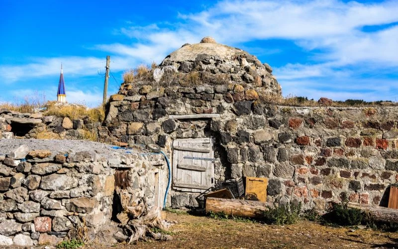 Köylüler tahıl ambarı olarak kullandıkları tarihi hamamın restore edilmesini istiyor. 