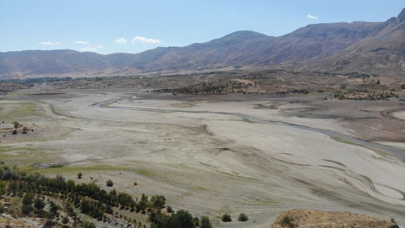 10 Bin hektar alanı sulayan Sürgü Barajı alarm veriyor