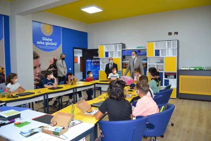 Geleceğin bilim insanlarına ziyaret
