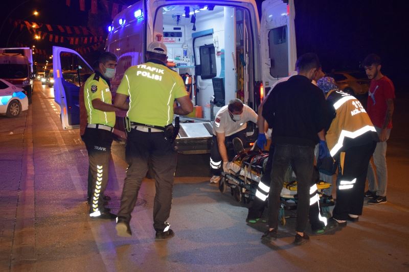 Malatya’da hafif ticari araçla çarpışan motosiklet sürücüsü yaralandı
