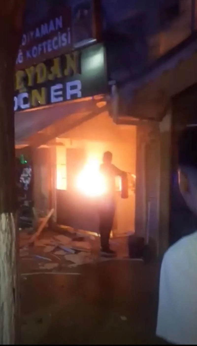 Tüp patladı büfe savaş alanına döndü
