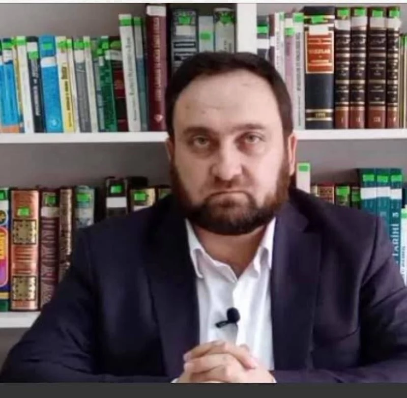 Aşı yaptırmayan vaiz, anne ve babasının ardından hayatını kaybetti
