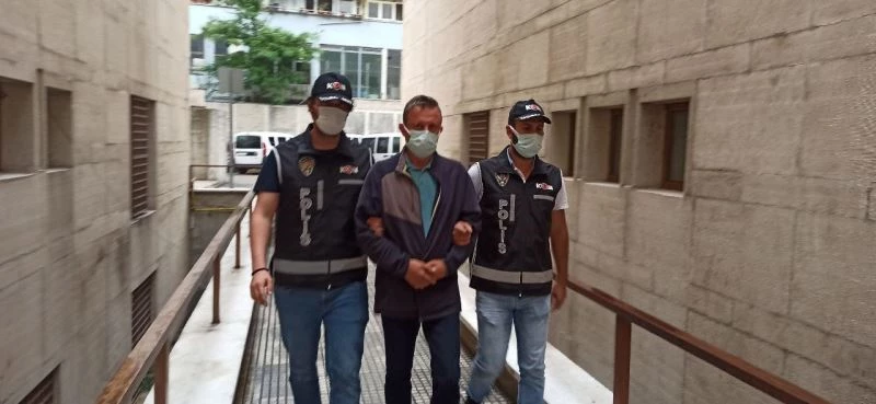 Gözaltındaki profesör adliyeye sevk edildi, suçlamaları kabul etmedi
