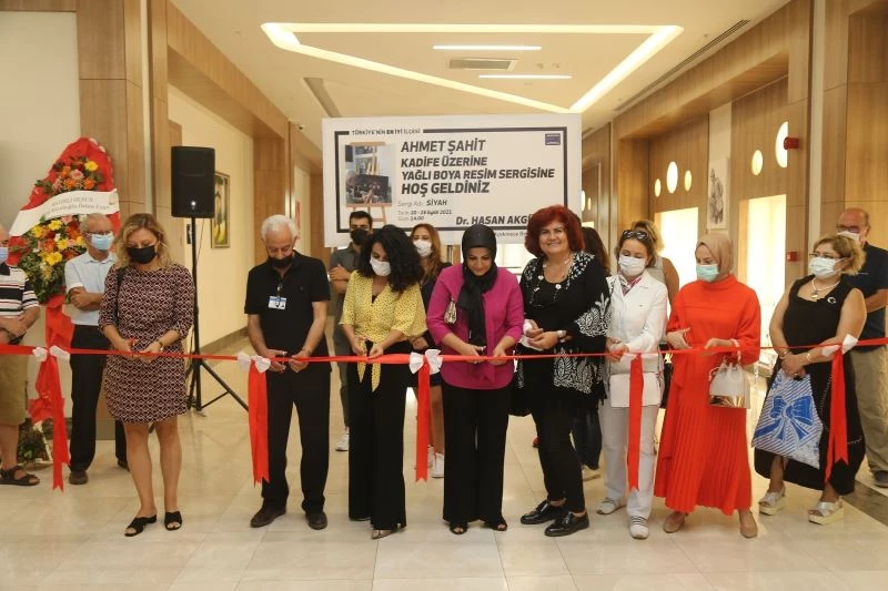 Ahmet Şahit’in kadife üzerine yağlı boya resim sergisi sanatseverlerle buluştu

