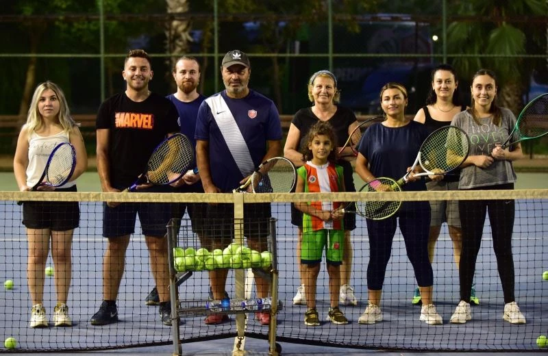 Yetişkinler için açılan tenis kursu 5 Ekim’de başlıyor
