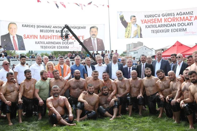 Başkan Böcek, Bayramiç Yağlı Güreşlerine katıldı
