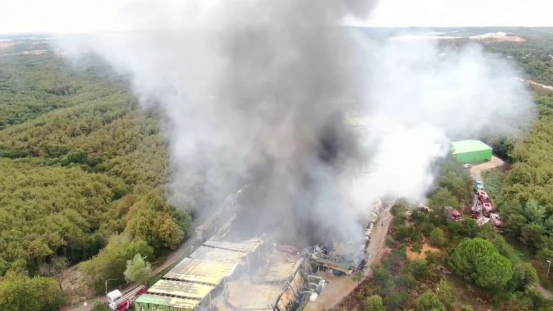 Şile’de yanan fabrikada oluşan tahribat gözler önüne serildi
