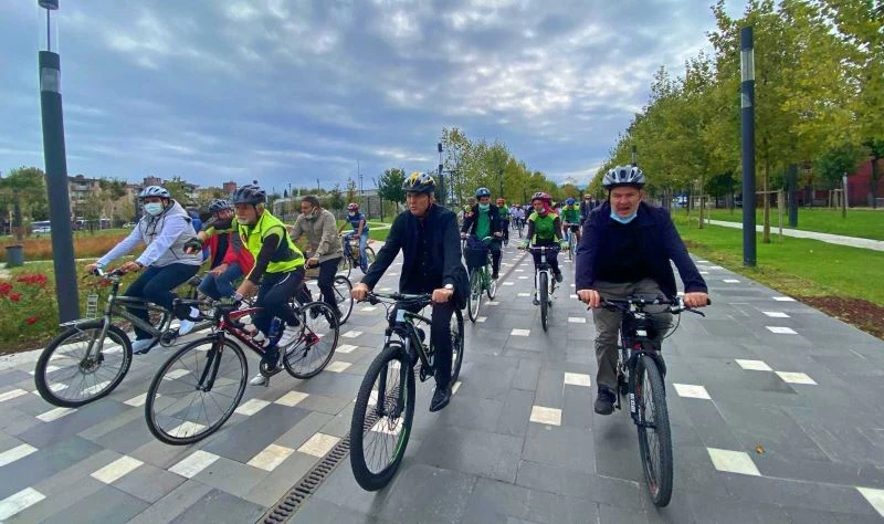 Otomobiller yerini pedallara bıraktı
