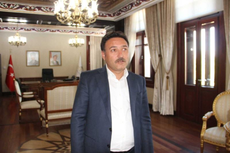 Üretiminde adeta destan yazan kadınların hedefini Vali Çiçek yükseltti
