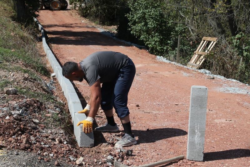 Akmeşe Sultaniye’ye parke yol
