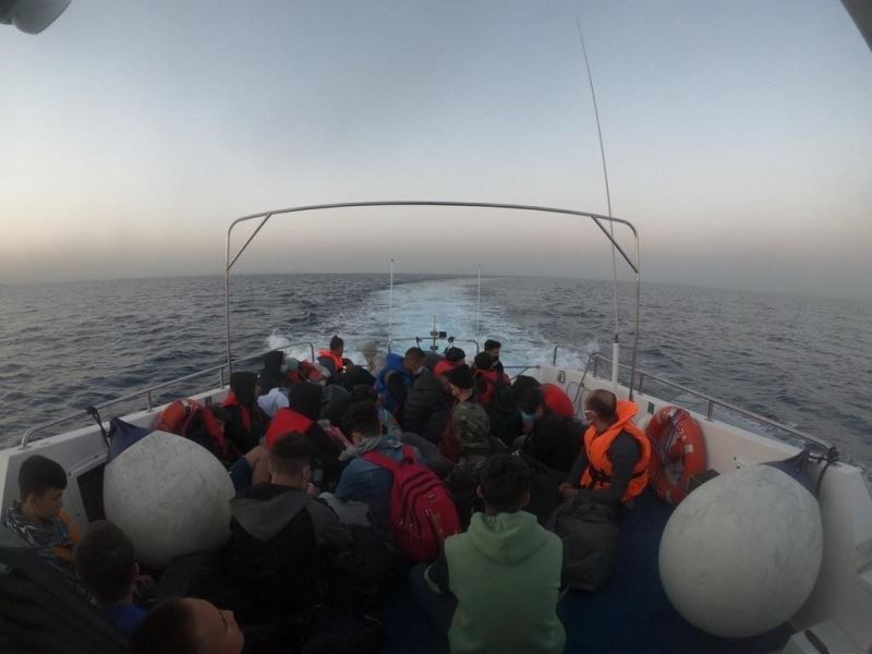 Yunanlıların geri gönderdiği 75 göçmen kurtarıldı