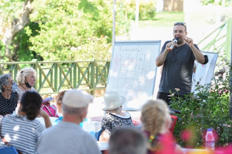 Falez Yaşlı Evi üyeleri, Alzheimer Günü’nde futoshiki çözdüler
