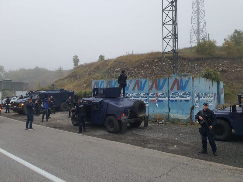 Kosova-Sırbistan sınırında plaka gerginliği sürüyor
