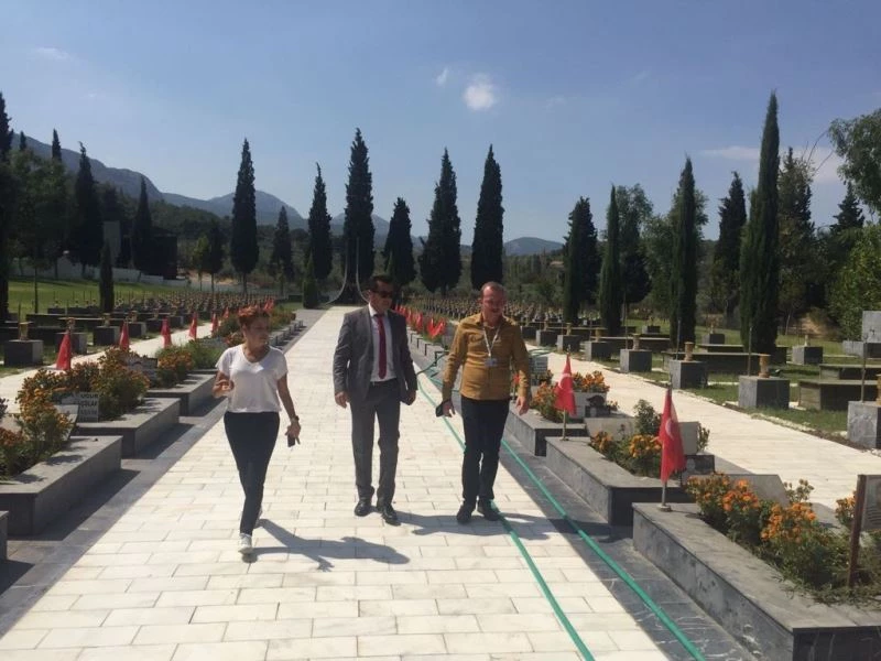 Kırkağaç ve Soma mezarlıkları yerinde incelendi
