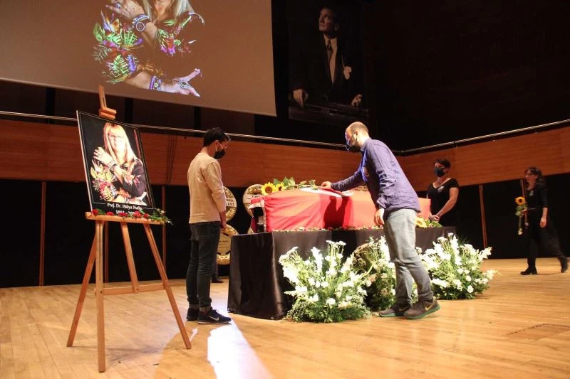 Ünlü oyuncuların hocası Hülya Nutku’ya ’günebakanlı’ veda
