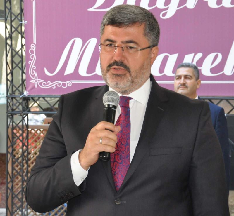 Fahiş fiyat raporu hazırlayan Özkaya, zincir marketleri işaret etti:
