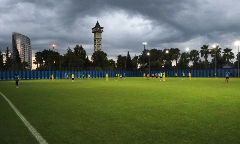 Vincenzo Montella: “Beşiktaş maçındaki olayları çok takip etmedim, okumadım”
