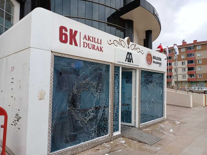 Şehirdeki bütün duraklarda temizlik ve bakım çalışması gerçekleştiriliyor
