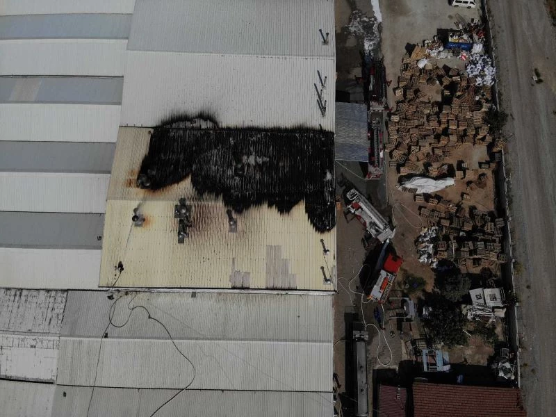 Kuruyemiş fabrikasını saran alevler kontrol altına alındı
