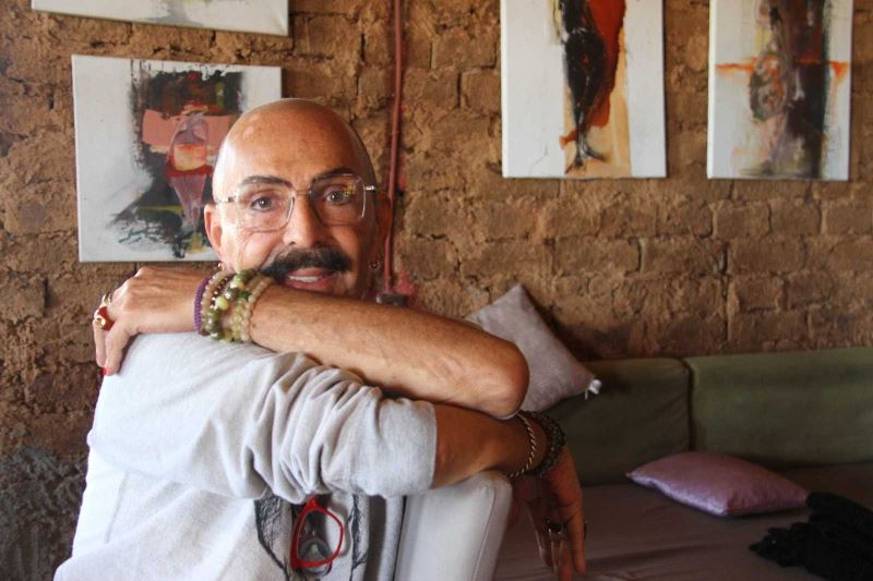 Ünlü modacı Cemil İpekçi, Sonsuz Şükran Köyü’ndeki kerpiç evini atölyeye dönüştürecek
