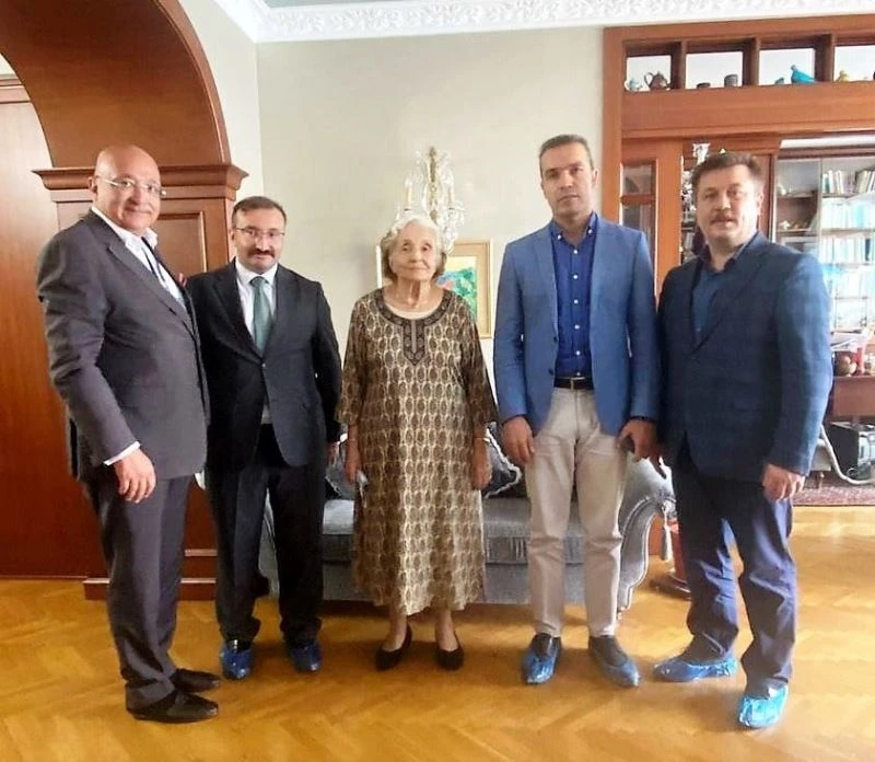 Emet heyetinden yazar Gülten Dayıoğlu’na taziye ziyareti
