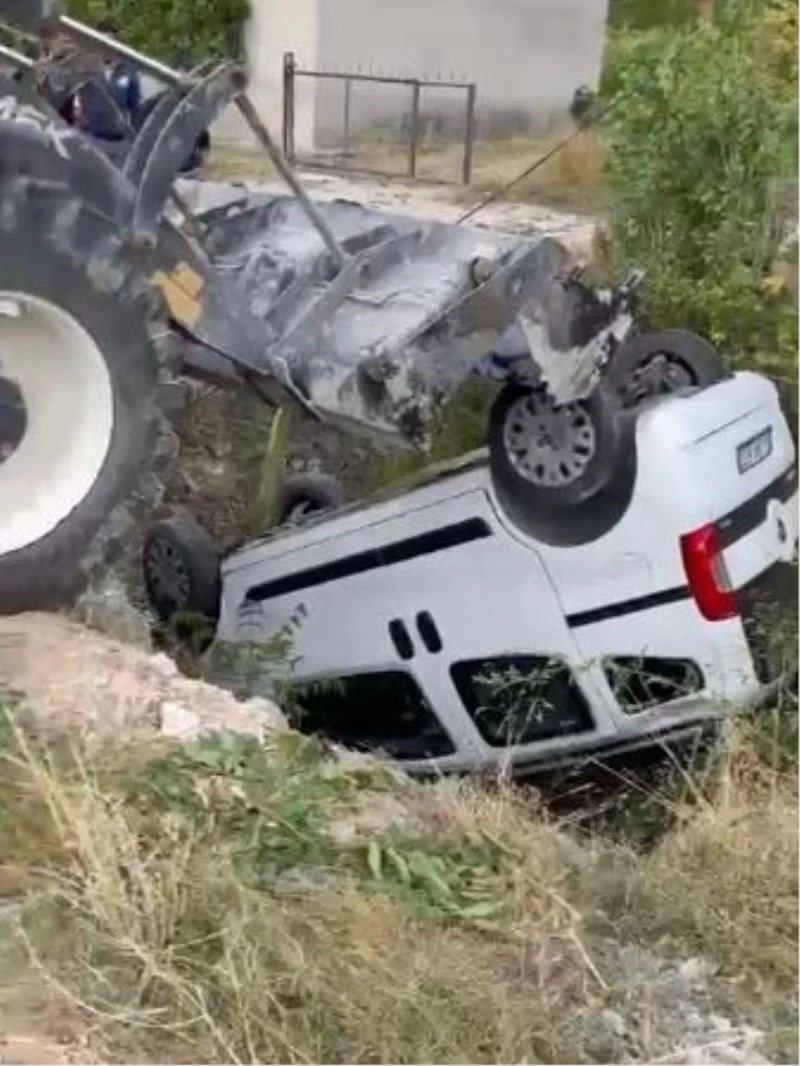 Kontrolden çıkan araç bahçedeki çukuruna düştü
