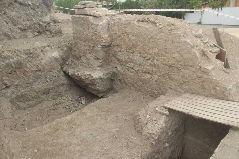 Elazığ’da kentsel dönüşüm kazısında Osmanlı dönemine ait tarihi kilise bulundu
