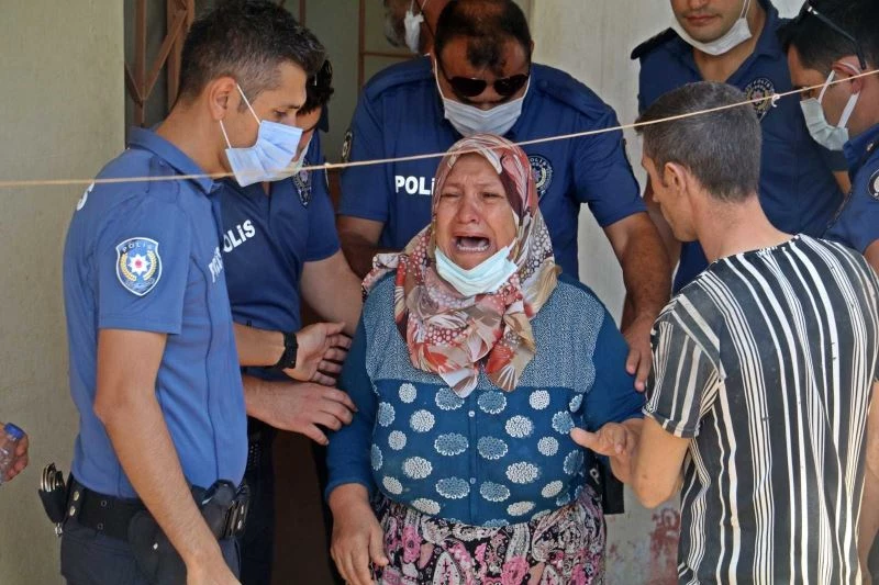Boğazına bıçağı dayadı, anne ve babasını gözyaşlarına boğdu
