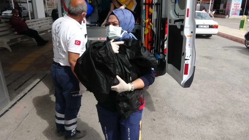 Bebeği canlı canlı mezara gömdü
