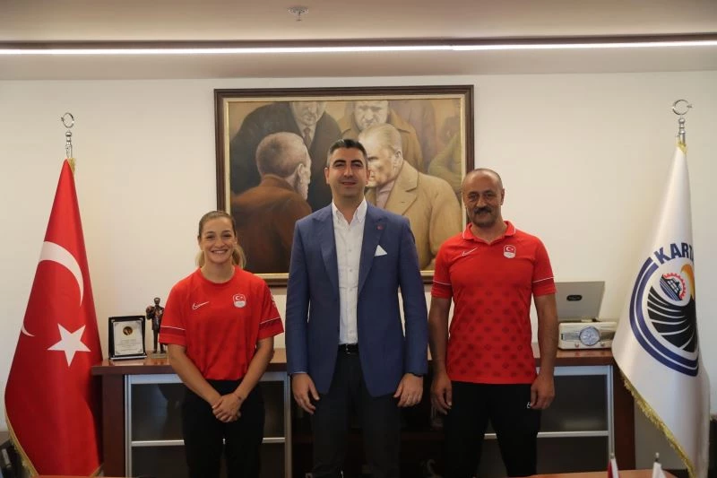 Buse Naz Çakıroğlu’ndan, Başkan Gökhan Yüksel’e ziyaret
