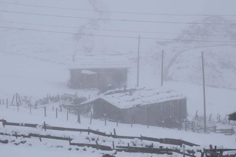 Doğu Karadeniz’in yüksek kesimlerinde kar kalınlığı 30 santimetreyi buldu
