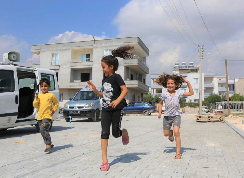 Toroslar Belediyesi, Arpaçsakarlar’ın sokaklarını kilit parkeyle kapladı
