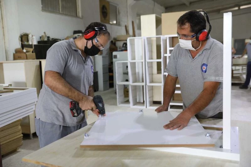 Büyükşehir atölyelerinde üretimle tasarruf sağlanıyor
