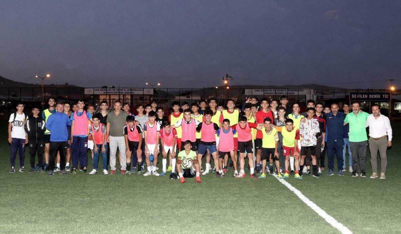 Van Büyükşehir Belediye Spor Kulübü’nün futbol takımları çalışmalara başladı
