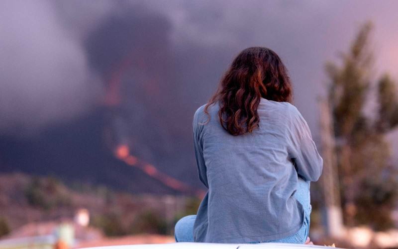 İspanya’daki yanardağda şiddetini arttıran patlamalar lav çıkışını yoğunlaştırdı
