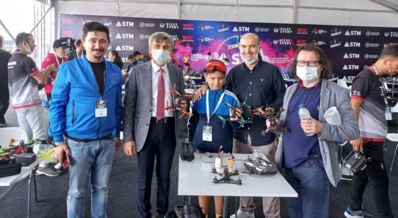 Rektör Uysal’dan Teknofest’teki Kütahya takımlarına ziyaret
