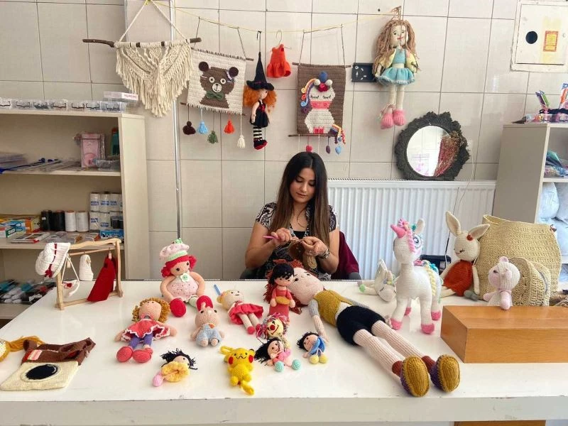  Çocukken öğrendiği el işini izlediği videolarla geliştirip kendi dükkanını açtı
