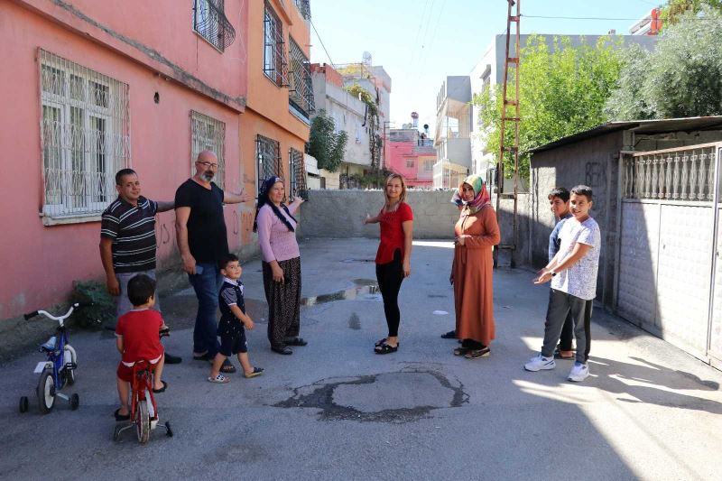 Tapulu arazim diyerek sokağı duvar örerek kapattı
